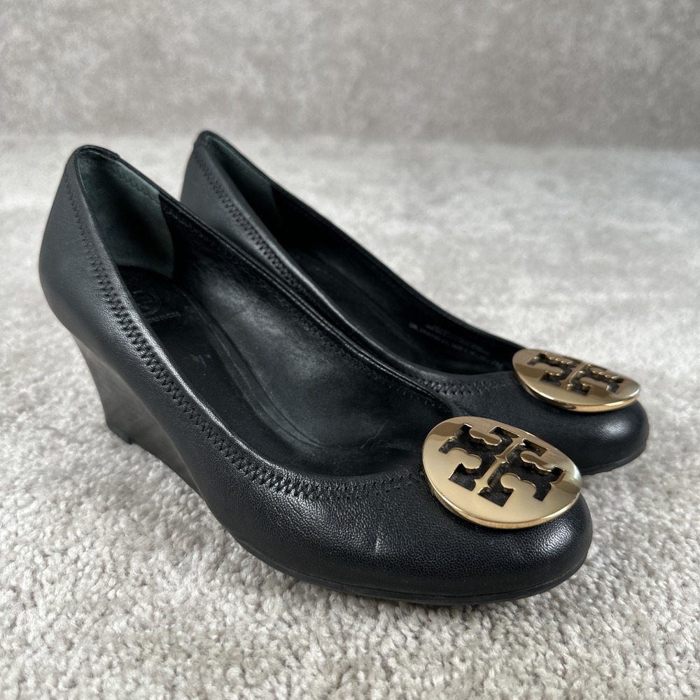 Tory Burch Sally Black Leather Gold Emblem Wedges Heels Pumps Size 7M